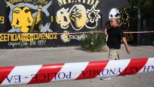 Um homem grego foi morto durante uma briga entre torcidas