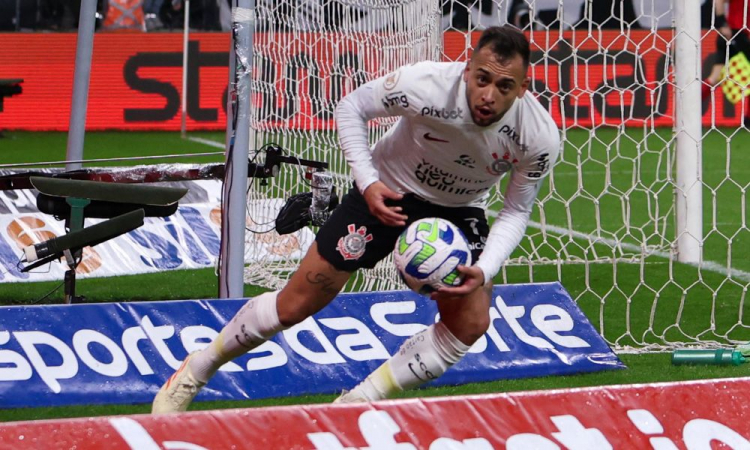 Corinthians marca no final e garante empate por 1 a 1 contra o Goiás