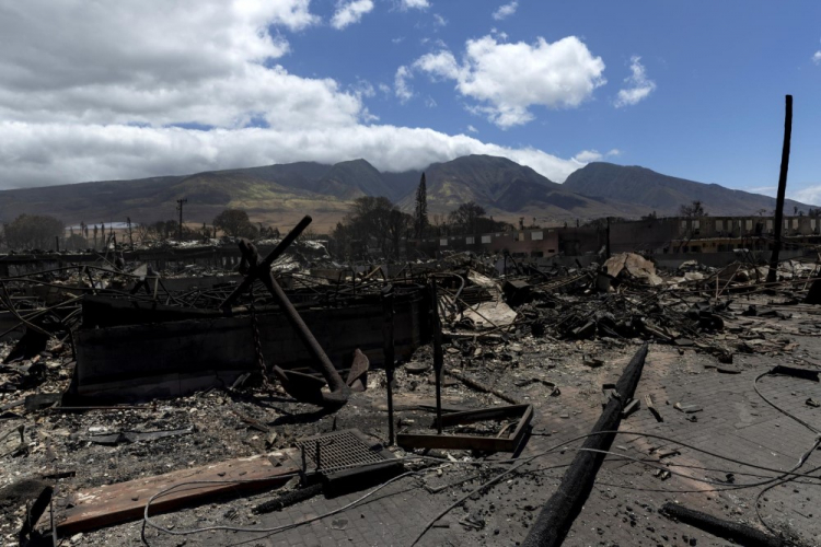 Ruínas na cidade de Lahaina após incêndio
