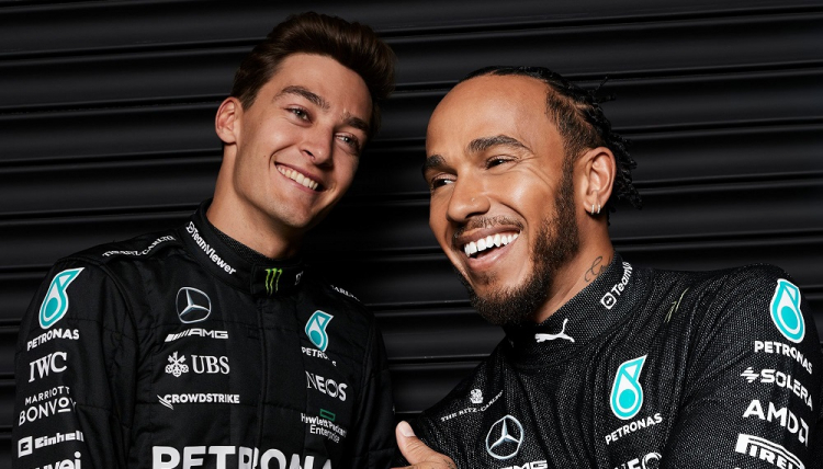 Russell (equerda) e Hamilton (direita) renovaram com a Mercedes até 2025