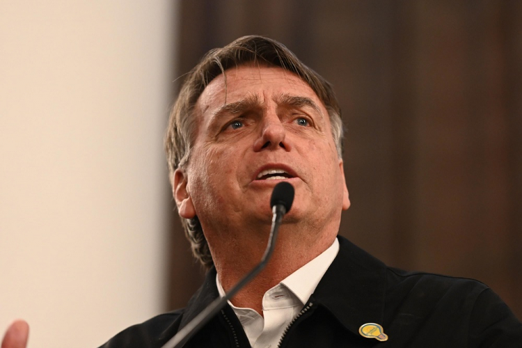 Bolsonaro é internado para exames em São Paulo