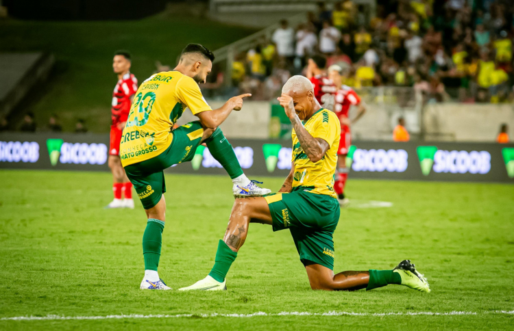 Com time misto, Flamengo perde para o Cuiabá no Brasileirão