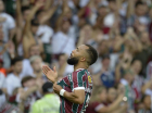 Samuel Xavier comemora cmo torcida ao fundo
