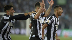 Botafogo venceu o Internacional e garantiu a melhor campanha da história do 1º turno