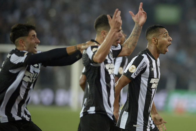Botafogo venceu o Internacional e garantiu a melhor campanha da história do 1º turno