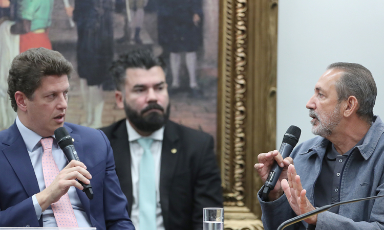 Ricardo Salles e o líder da FNL, José Rainha, durante sessão da CPI do MST
