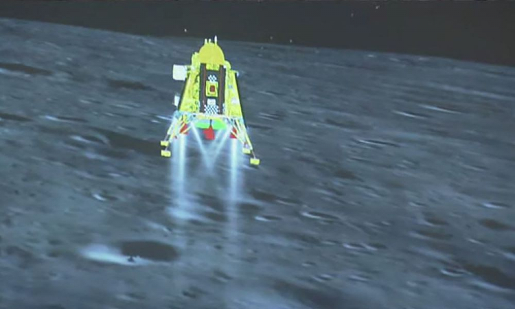 Índia se junta a Rússia, Estados Unidos e China e realiza histórico pouso de nave não tripulada na Lua