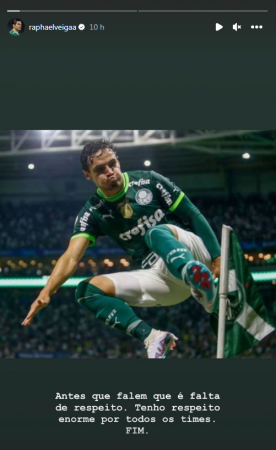 Raphael Veiga comemorou gol diante do Atl&eacute;tico-MG com um chute na bandeira