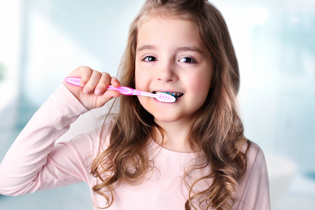 Cuidado com a higiene bucal deve iniciar na infância 