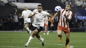 Murillo em ação pelo Corinthians diante do Estudiantes