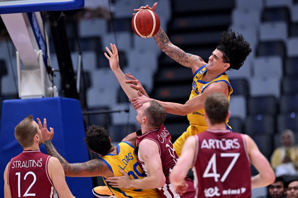 Brasil perde para Letônia, se despede do Mundial de basquete e fica sem  vaga olímpica - Jogada - Diário do Nordeste