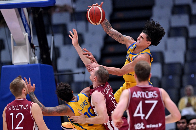 Brasil perde para Letônia e se despede da Copa do Mundo de basquete