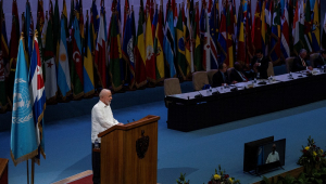 O presidente do Brasil, Luiz Inácio Lula da Silva, discursa durante a Cúpula do G77+China no Palácio de Convenções em Havana