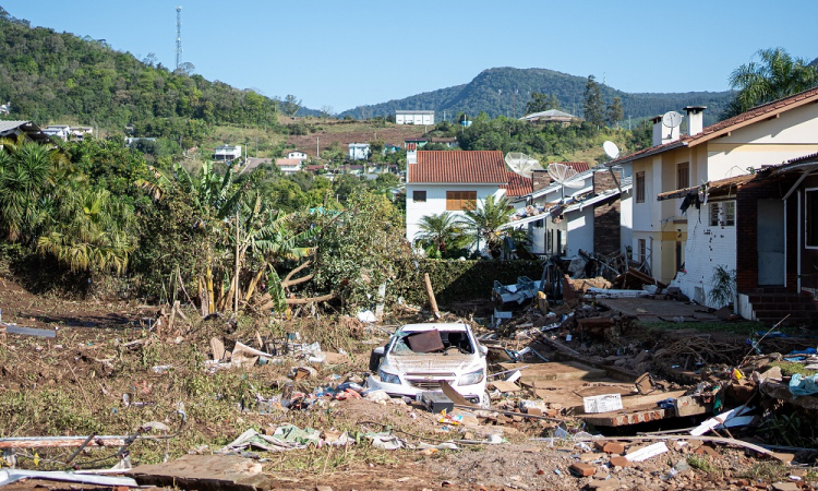 Com alerta para mais temporais, RS contabiliza 37 mortes e busca desaparecidos