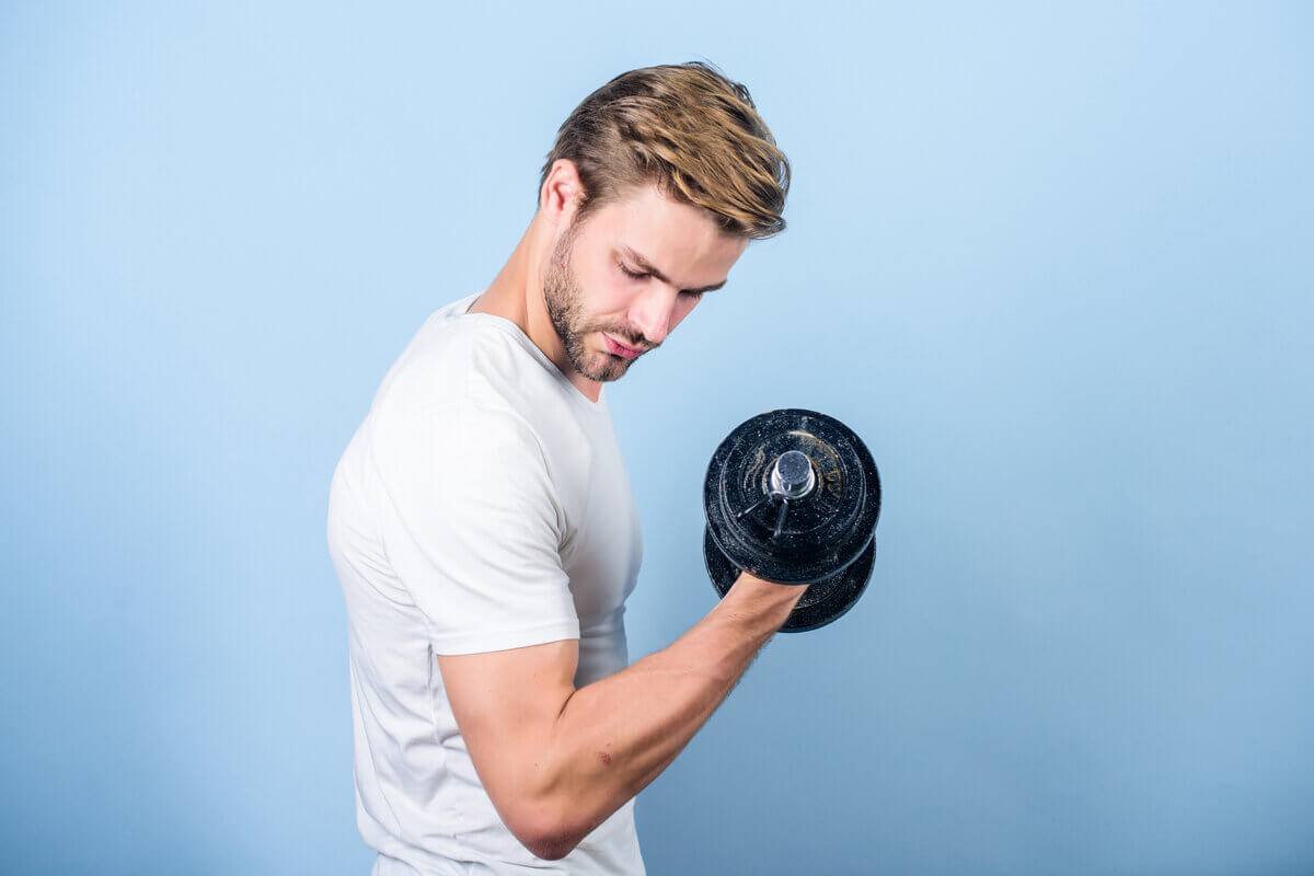 Ganho de massa muscular depende de hábitos saudáveis que vão além de simplesmente frequentar a academia 