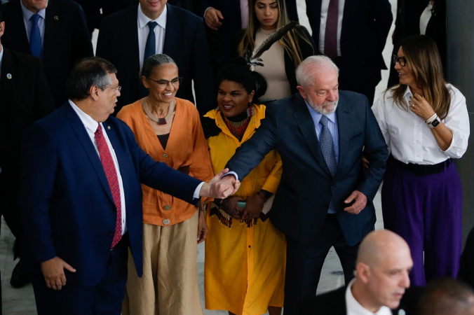 O ministro Flávio Dino (Justiça), a ministra Marina Silva (Meio Ambiente), a ministra Sônia Guajajara (Povos Indígenas), o presidente Luiz Inácio Lula da Silva (PT), e a primeira-dama Rosângela Janja Lula da Silva durante a cerimônia do Dia da Amazônia