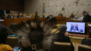 Vista do plenário do Supremo Tribunal Federal (STF), presidido pela ministra Rosa Weber (c, ao fundo), durante a retomada do julgamento que pode derrubar a tese do marco temporal das terras indígenas, em Brasília (DF)