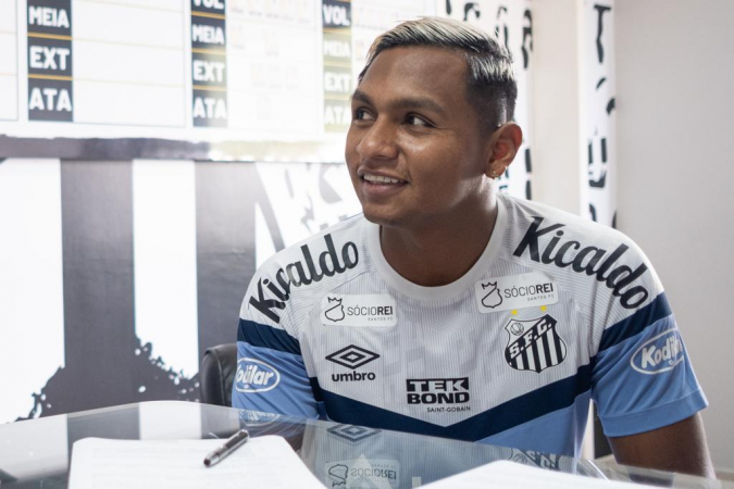 Alfredo Morelos é o novo reforço do Santos