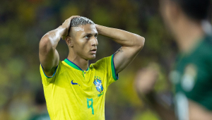 Richarlison lamenta gol perdido na vitória do Brasil sobre a Bolívia