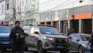 Criminosos invadiram agência bancária nesta quarta-feira no RJ