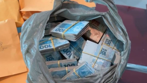Dinheiro apreendido pela Polícia durante operação
