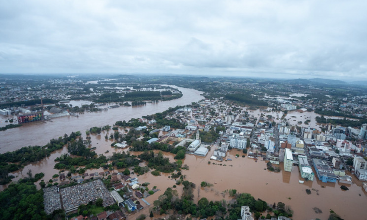 Governador do RS sobrevoou a cidade de Lajeado no RS