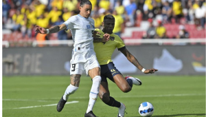 Arboleda atuou até os 20 minutos do segundo tempo na vitoria do Equador sobre o Uruguai