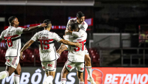 São Paulo vence o Coritiba no Morumbi