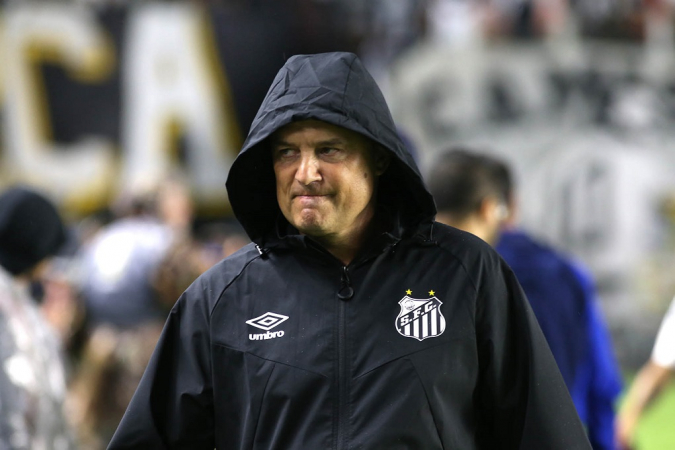 Santos demite Diego Aguirre após cinco jogos; Marcelo Fernandes assume interinamente