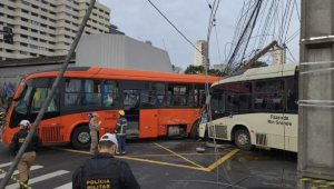 colisão de ônibus