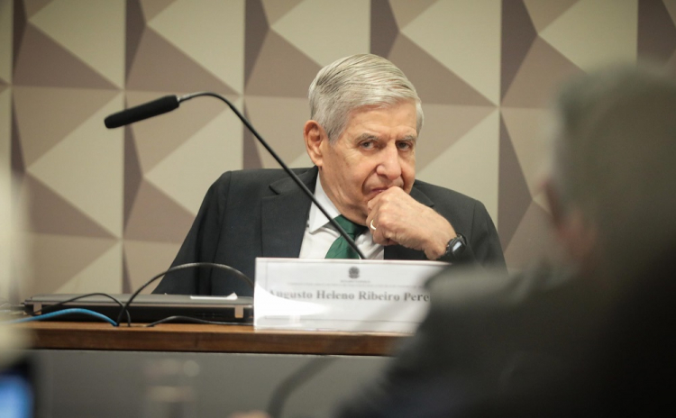 Moraes pede laudo após contradições de Heleno sobre Alzheimer