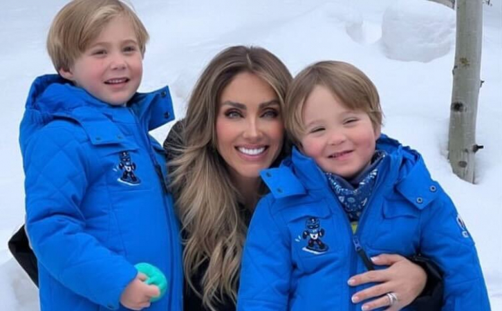 Anahí e filhos na neve