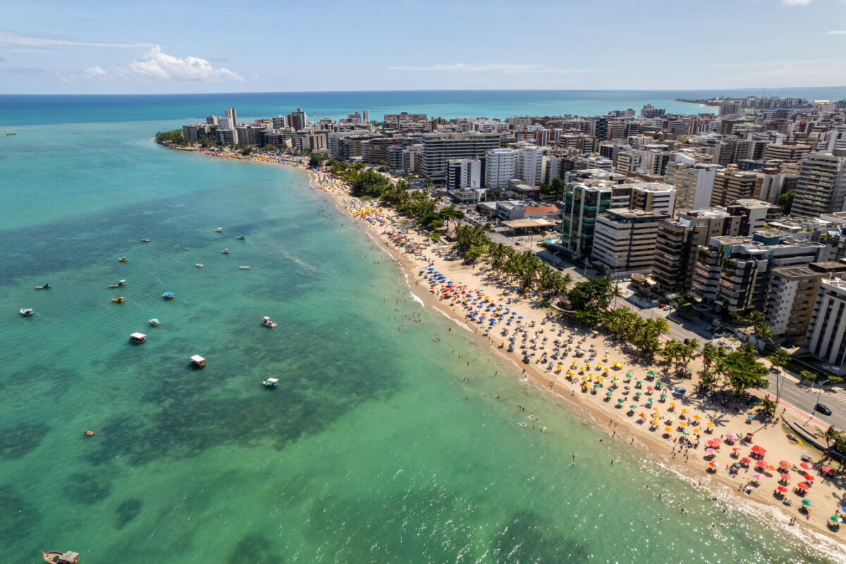 A capital de Alagoas, Maceió, reúne belezas diversas 