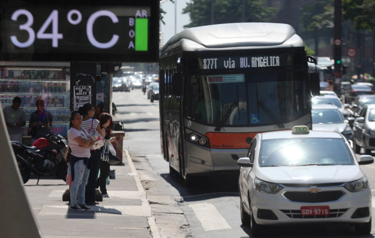 Onda de calor: Prefeitura de SP montará tendas de distribuição de água para moradores de rua