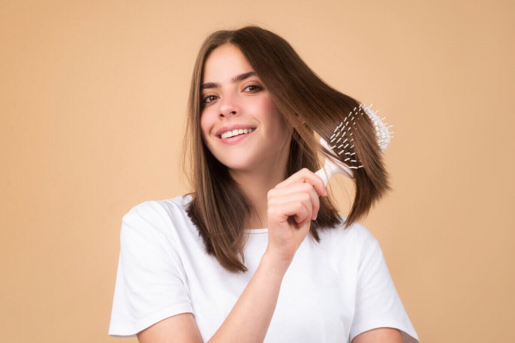 Saiba como lidar com a queda de cabelo durante a menopausa