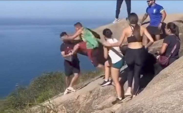 Briga entre dois homens na Pedra do Telégrafo viraliza nas redes sociais