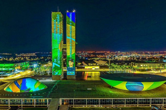 Iluminação no Congresso Nacional e Museu Nacional, alusiva ao 7 de setembro