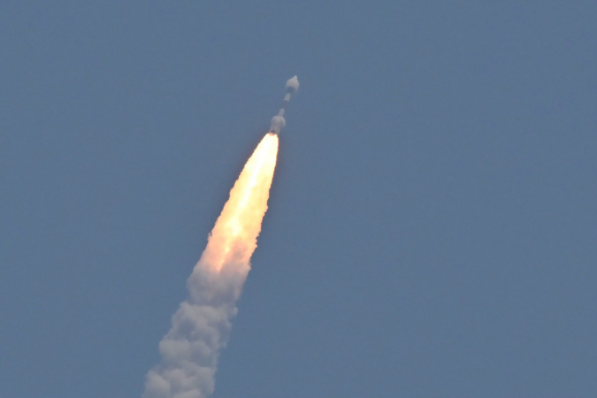 O foguete PSLV XL transportando a espaçonave Aditya-L1, o primeiro observatório indiano baseado no espaço a estudar o Sol, é lançado do Centro Espacial Satish Dhawan em Sriharikota