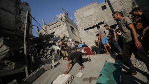 Cena de um ataque com foguetes israelense no campo de refugiados ocidental de Shati, oeste da Faixa de Gaza