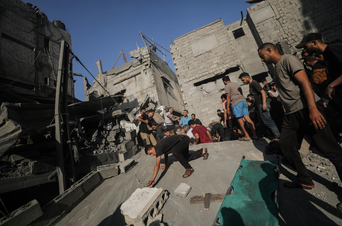 Cena de um ataque com foguetes israelense no campo de refugiados ocidental de Shati, oeste da Faixa de Gaza