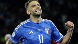 Domenico Berardi, da Itália, comemora após marcar um gol durante a partida de futebol do Grupo C das Eliminatórias para a Euro 2024 de 2024