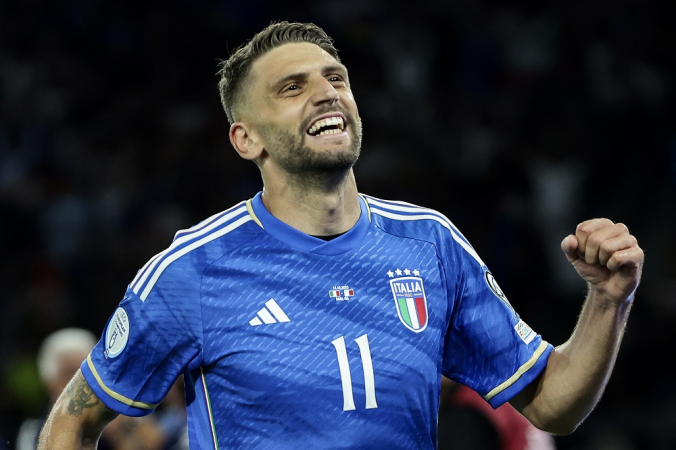Domenico Berardi, da Itália, comemora após marcar um gol durante a partida de futebol do Grupo C das Eliminatórias para a Euro 2024 de 2024