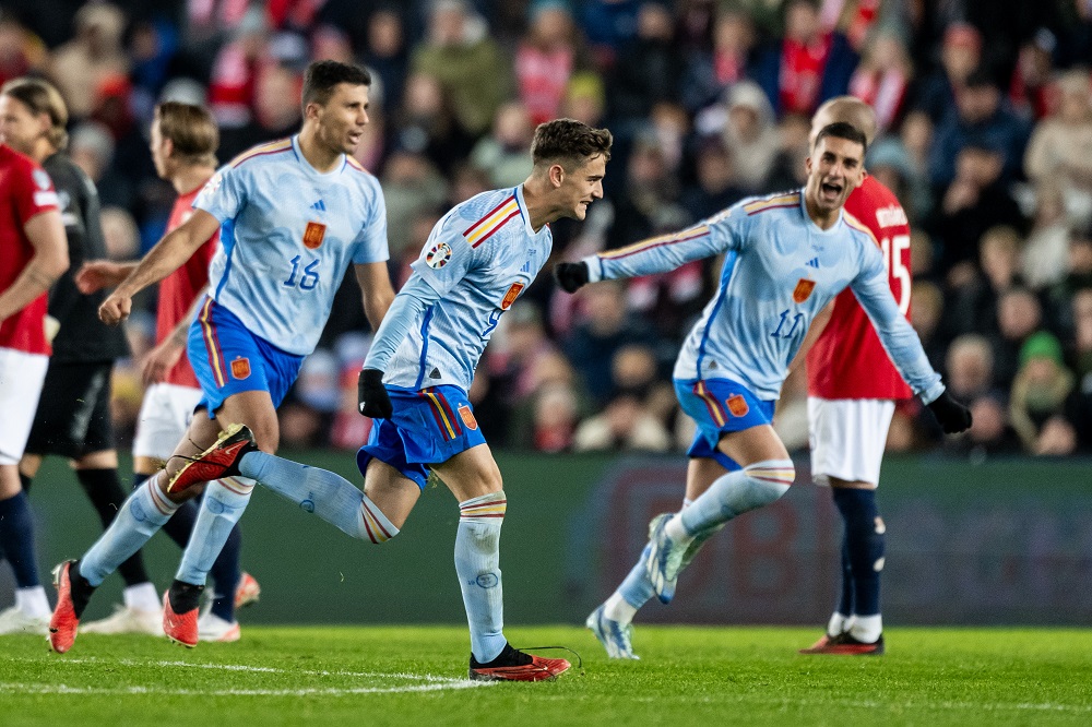 Espanha vence Escócia nas Eliminatórias da Eurocopa