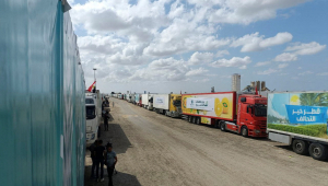 Caminhões aguardam abertura da passagem de Rafah