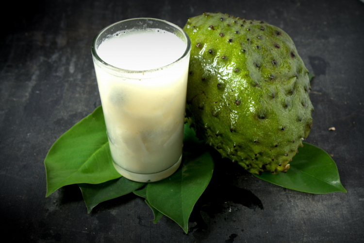 3 sucos saudáveis e refrescantes com frutas da Amazônia