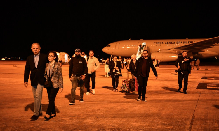 Avião cpm a chegada de brasileiros
