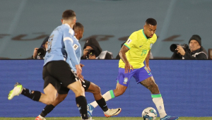 Gabriel Jesus no jogo entre Brasil e Uruguai