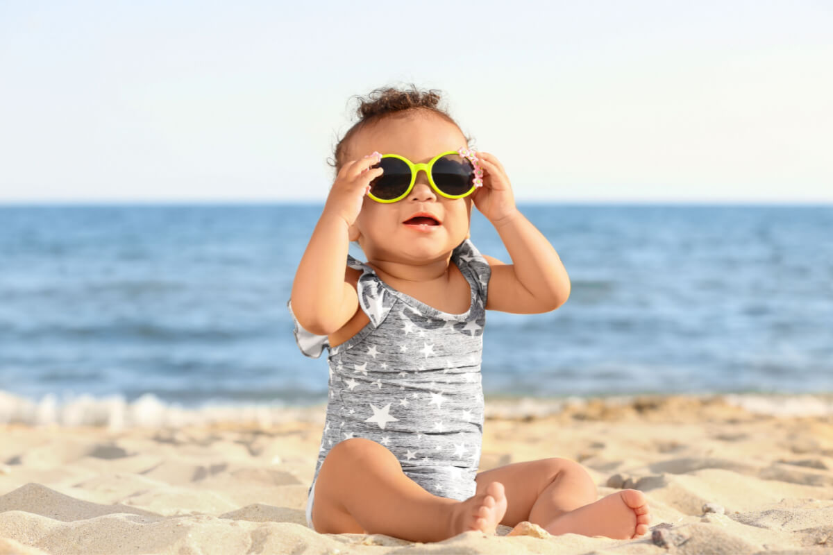 É importante proteger o bebê do sol na praia 