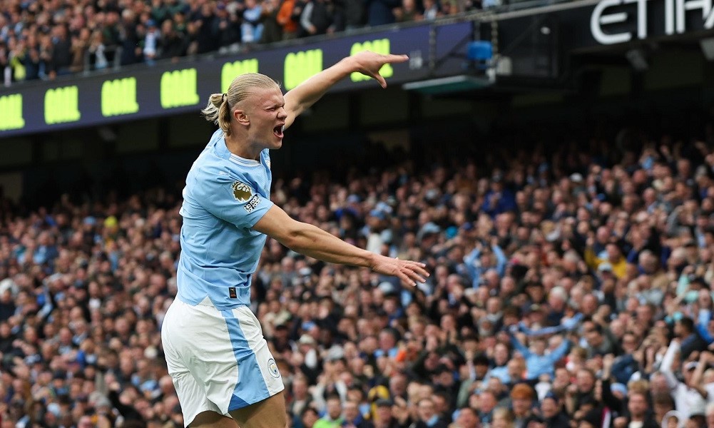 Erling Haaland do Manchester City comemora o gol de 2 a 0 durante a partida da Premier League inglesa entre Manchester City e Brighton & Hove Albion