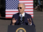 O presidente dos EUA, Joe Biden, discursa no Terminal Marítimo de Tioga, na Filadélfia, Pensilvânia